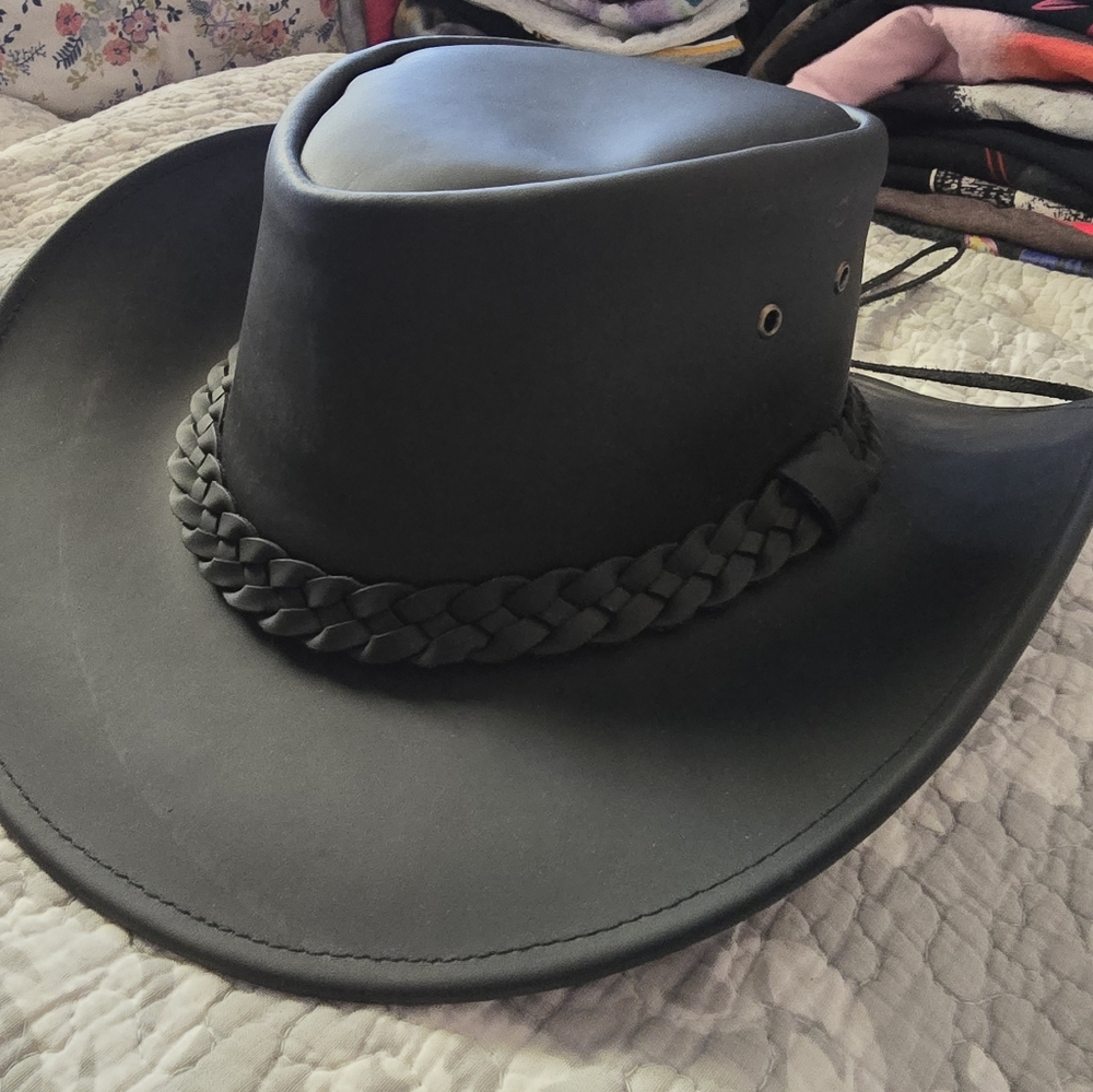 American Bison leather outback, western hat, worn once, great condition